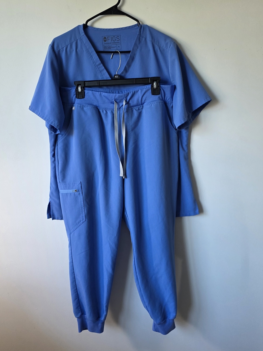 FIGS Scrub Set Casma 3-Pocket Scrub Top & Zamora Jogger Pants Ceil Blue